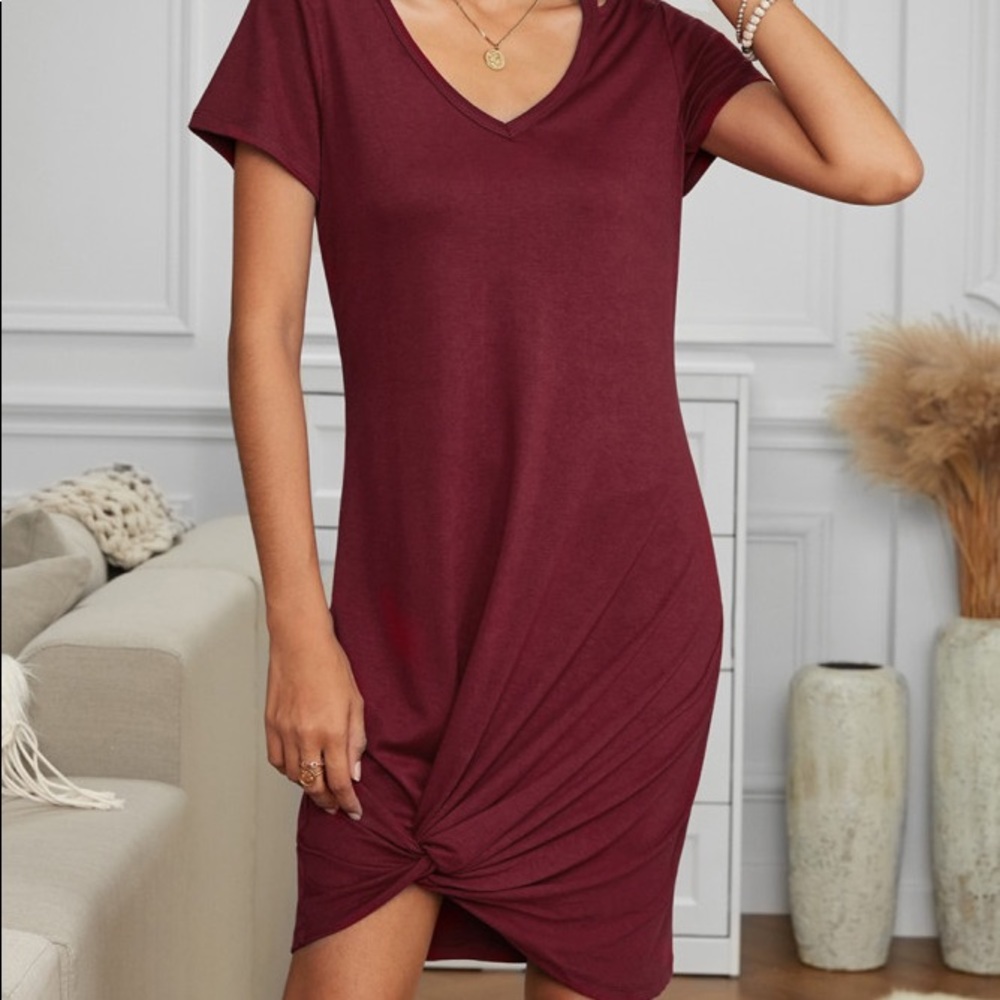 Super cute T-shirt dress. Wine color! - Picture 4 of 4